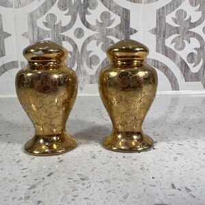 Vintage 22k Karat‎ Floral Gold Coated Ceramic 2 5/8" Salt Pepper Shaker Set Pair